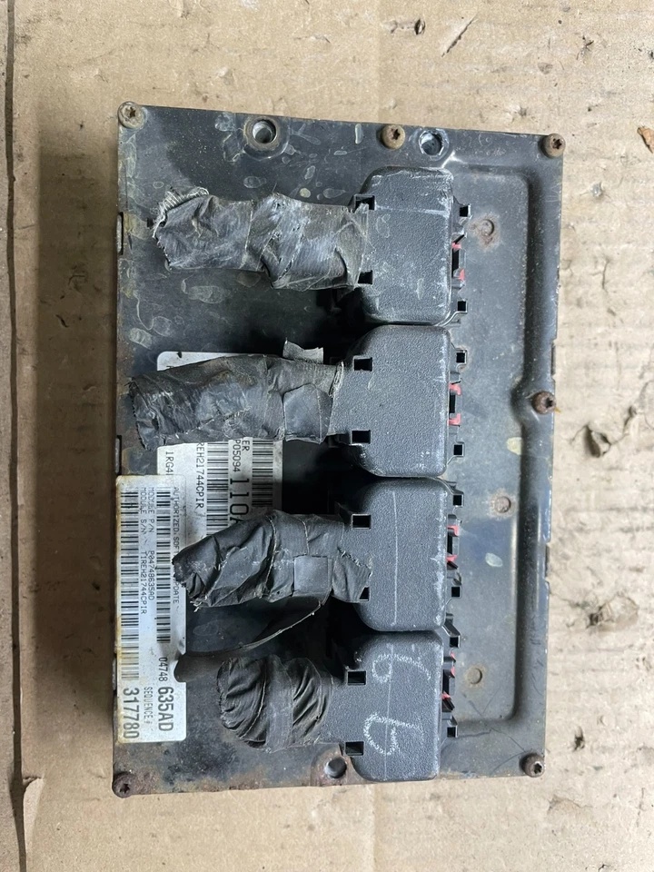 Dodge Caravan 2005 3,8 L V6 ECU ECM módulo de control p04748635AD q1144 DG Foto 1 de 4