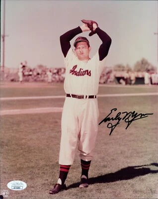 Early Wynn Cleveland Indians Signed 8x10 Glossy Photo JSA Authenticated - Image 1 of 2