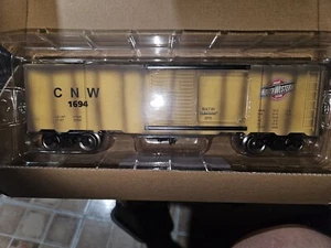 CHICAGO NORTHWESTERN BOX CAR, WEATHERED, NEW (this version no longer made) - Picture 1 of 2