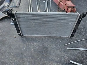 RADIATOR FOR 2000-2006 GMC YUKON/YUKON XL1500 2002-2005 CADILLAC ESCALADE TESTED - Picture 1 of 2