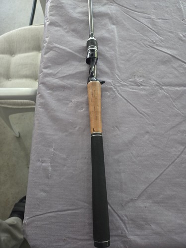 Megabass Orochi F4-74XS Bass Rod Sport Guide fissuré, usure peinture