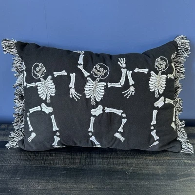 Dancing Halloween Skeletons Accent Pillow Beaded Embroidered Fringe Trim Decor - Imagem 1 de 4