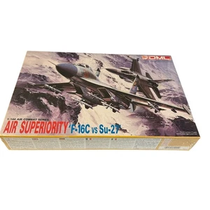 DML 1:144 Air Superiority F-16C vs Su-27 Combat Model Kit 4004 New Sealed - Picture 1 of 2