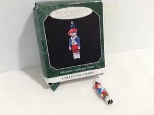Clothespin Soldier 1998 miniatura - #4 en serie Clothespin, adorno sello - Imagen 1 de 2