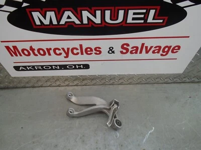 Suzuki GSXR750 2003 estribo y soporte del pasajero trasero derecho Foto 1 de 2