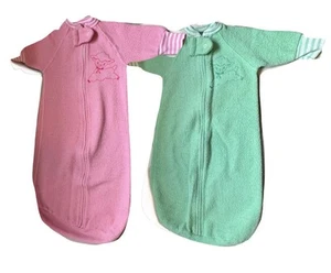 GR 0-12 MO Paket 2 Vintage Fleece PJs Reißverschluss Schlafsack Kleid 80er rosa grün Lamm - Bild 1 von 11