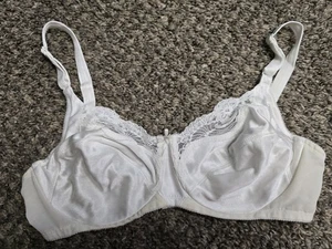 VINTAGE LILYETTE IVORY UNLINED SATIN & LACE MINIMZER UNDERWIRE BRA Size 36C - Picture 1 of 6