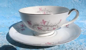 Vintage Bellaire 'Persian' footed cup and saucer set by Yamato Fine China - Picture 1 of 3