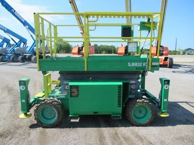 Elevador de tijera Skyjack SK6832RT Foto 1 de 4