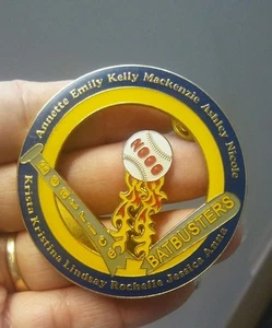 JUMBO SIZE!* 2000 BEATRICE BATBUSTERS SOFTBALL Lapel Pin Brooch (M21) - Picture 1 of 3