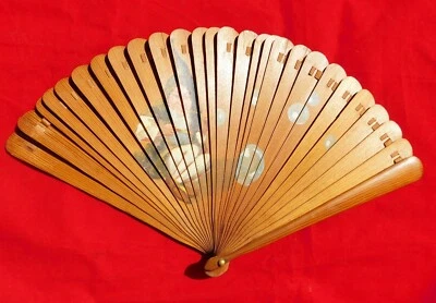 Antiguo abanico de mano de madera de bambú pintado a mano Foto 1 de 4