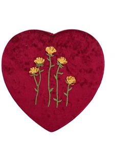 Vintage Heart-Shaped Velvet Box With Floral Embroidery Granny core - Picture 1 of 8