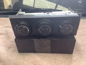 Nissan UD A/C Control Panel 275100Z01A / A02000A4200004 - Picture 1 of 3