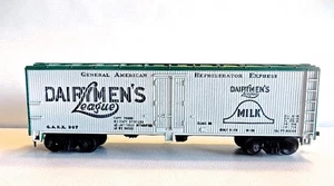 HO Mantua Diecast Base !930-1950''s Era Dairymen's Billboard Reefer LOW SHIPPING - Picture 1 of 4