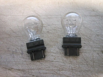 NOS ACDelco Multifunción P27/7W Bombillas Tahoe Suburban 12450108 3157KX CANTIDAD2 Foto 1 de 4