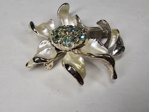 Vtg White Pearlescent Enamel Aurora Borealis Rhinestone Gold Tone Flower Brooch  - Picture 1 of 9
