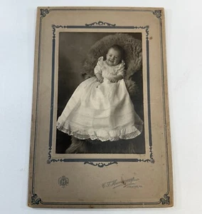 Antiguo CC 1912 Bebé en Vestido de Bautizo Madre Oculta Dimensiones totales: 6x9 - Imagen 1 de 2