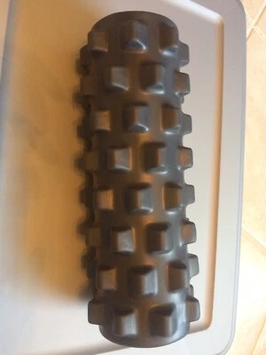 Rodillo de espuma de masaje FoamRoll compacto extra firme de 13 pulgadas - negro Foto 1 de 4