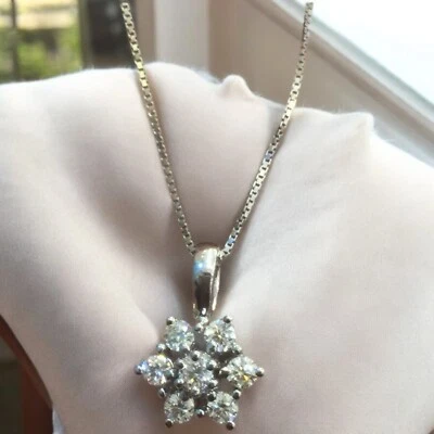 Magnífico collar de diamantes naturales de corte brillante redondo de 0,75 quilates F/VS de oro de 18 quilates Foto 1 de 4