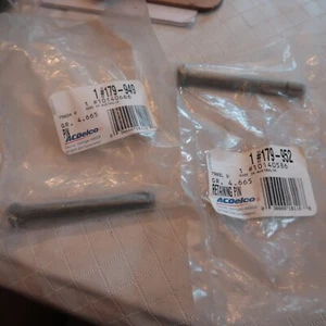 (2) NOS 1988-1994 (C4) Corvette Disc Brake Caliper Pins #10140586 + 10140666 - Foto 1 di 3
