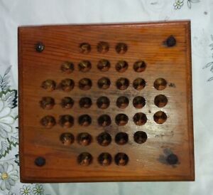 jeu Solitaire artisanal carré en bois vernis 