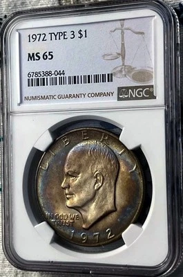 🔥🎆1972-P EISENHOWER DOLLAR NGC MS65 TYPE 3! - MASSIVE RAINBOW TONING!! 🎆🔥 - Image 1 of 4