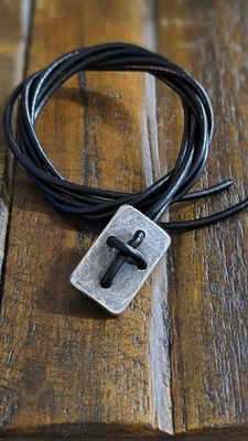 Collar de cuero James Avery plata esterlina escudo cruzado 8 gramos peso total Foto 1 de 2