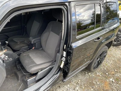 2007-2017 JEEP PATRIOT ЛЕВЫЙ РОКЕР С ПОСТ ЧЕРНЫЙ ПК: PX8 130K 50702 - Изображение 1 из 2