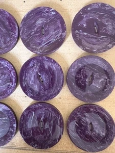 Card British Manufacture  12 Vintage Large Purple Mottled Buttons - Picture 1 of 4