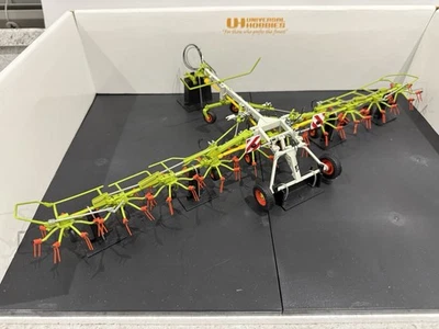 Universal Hobbies - Claas Volto 1320 T Tedder - UH2749 - 1:32 Scale - Mint/New - Image 1 of 4