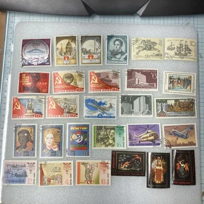 Lote de 28 estampillas usadas de la URSS grandes/coloridas usadas 1974-1988 - arte/aviones, etc. $1Envíos. Foto 1 de 4