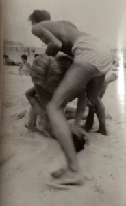 Foto Bronx, NY Obstgarten Strand Pferdespiel junge Männer Ringen Badeanzüge Vintage #2 - Bild 1 von 3