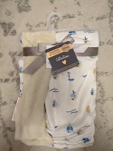 *NEW* Blankets & Beyond Luxury Reversible Blanket ~ Cream/White with Blue Boats - Picture 1 of 1