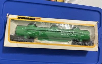 Bachmann BASF Wyandotte Triple Dome Chemical Tank Car UTLX 79179 HO Scale - Image 1 of 3