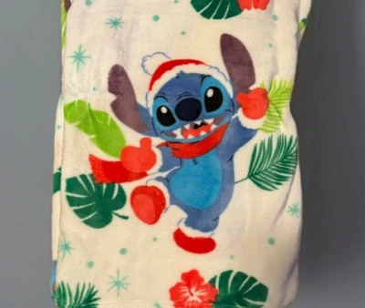 Nueva manta navideña Disney Stitch Holiday 50” X 70” sombrero y guantes de Santa Foto 1 de 4