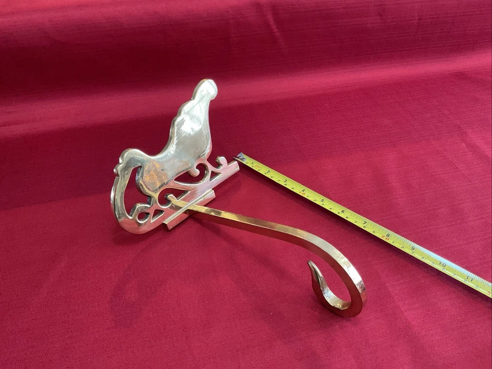 "Soporte de medias trineo navideño vintage de latón de Papá Noel brazo largo 8"" de largo x 5"" de alto" Foto 1 de 4