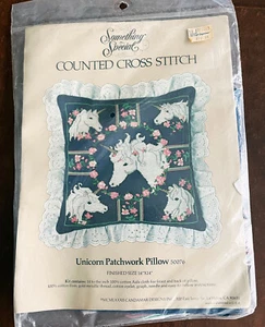 Cuscino patchwork unicorno kit punto croce contato qualcosa di speciale vintage '82 - Foto 1 di 4