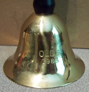 DE COLECCIÓN 4" MANGO DE LATÓN Y NEGRO - CAMPANA DE CENA ESCOLAR - ANTIGUO 1988 - Imagen 1 de 2
