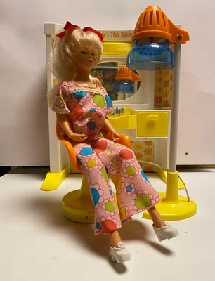 Tressy PALITOY  dans son salon de coiffure #32463 - Photo 1/4