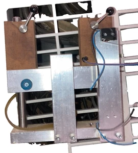 Kundenspezifische CNC-gefräste Dual-Backen Linearklemme/Greifer-Baugruppe mit Gewindespindel & Lim - Bild 1 von 2