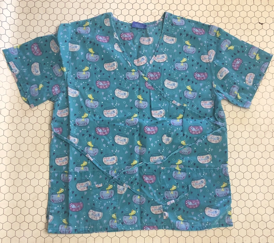 Carol’s Scrubs Medium 8 - 10 Soft Nurse Scrub Blue Patterned Fish & Heart Top - Image 1 of 4