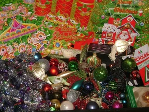 LOTE GRANDE DE ADORNOS DE NAVIDAD: Decoraciones de árboles de navidad, luces multicolores, - Imagen 1 de 15