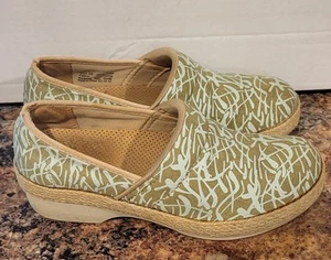 Dansko Victoria Canvas Green Grass Slip-On Size 38 Clogs  - Picture 1 of 11
