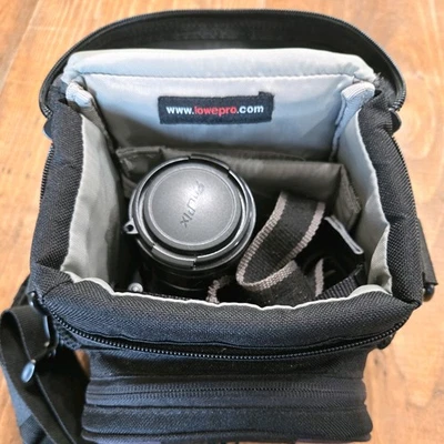 Fujifilm FinePix S5100 4MP Digital Camera PARTS Only BATTERY DOOR PROBLEM - Image 1 of 4