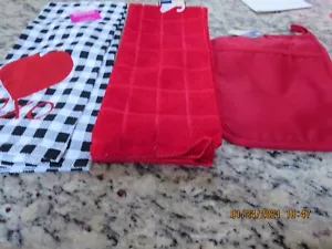 2 VALENTINE KITCHEN TOWELS--AND POT HOLDER --27" X 19"---#V2 - Picture 1 of 24