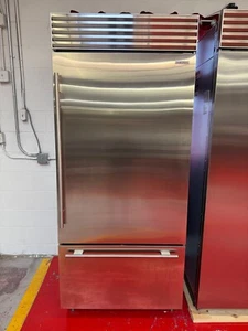36” Subzero Refrigerator Bottom Freezer CL3650USTR (2024 Model) - Picture 1 of 7