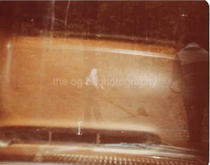 SELTSAME FUNDFOTOGRAFIE Farbe DOPPELBELICHTUNG ? Original Snapshot Vintage 012 12 - Bild 1 von 1