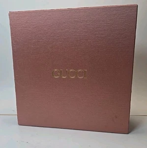 CAJA de Seda Gucci Edición Limitada - Caja de Regalo Grande de Seda Rosa SOLO CAJA EXTREMADAMENTE RARA - Imagen 1 de 15