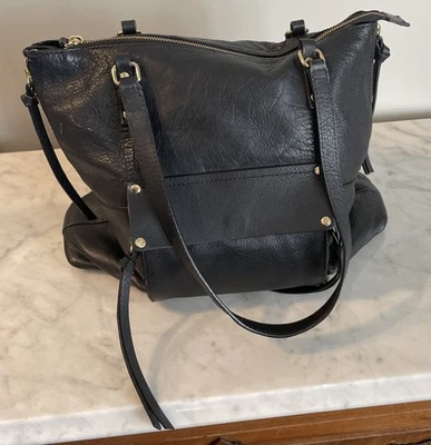 Bolso de Hombro Kooba “Everette” Cuero Guijarro Negro Suave Cremalleras de Expansión Foto 1 de 4