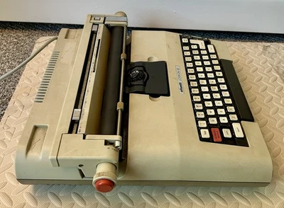 Máquina de escribir eléctrica Olivetti Lexikon 82 1976 vintage - ENCIENDE Foto 1 de 4